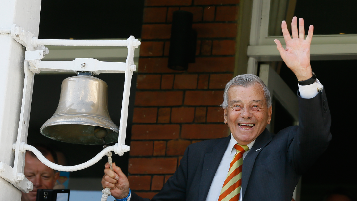 https://salarnews.in/public/uploads/images/newsimages/maannewsimage23092025_203230_Umpire Dickie bird.png